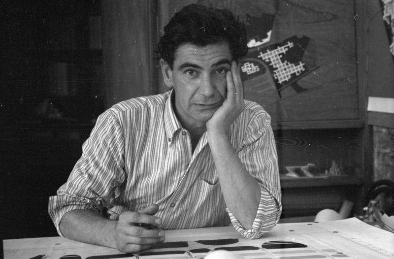 Portrait de Jean Renaudie à sa table de travail, 1967