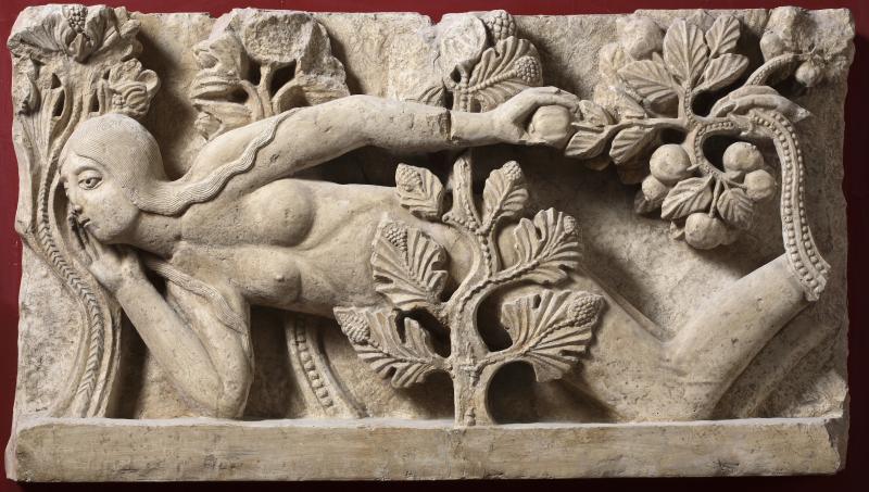 Autun, cathédrale Saint-Lazare. Haut-relief du linteau du portail nord (vers 1125-1135). Eve dans le jardin du Paradis, moulage
