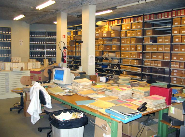 Vue des réserves du Centre d'archives d'architecture du XXe siècle