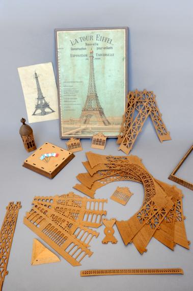 Exposition universelle de Paris de 1889, La tour Eiffel. Nouvelle construction pour enfants 