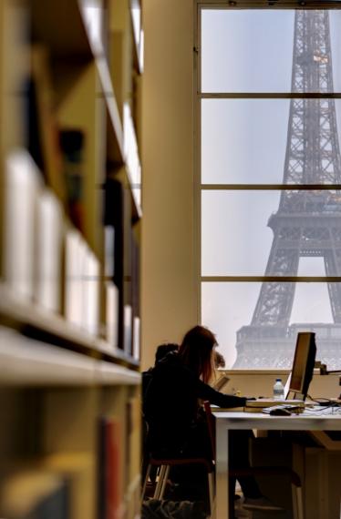 Bibliothèque - Vue sur la tour Eiffel