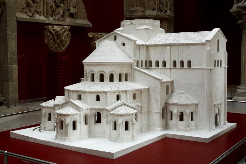 Paray-le-Monial, basilique Notre-Dame, chœur, transept et dernière travée de la nef, début du XIIe siècle. Maquette par G. et A. Latapie, 1947-1956