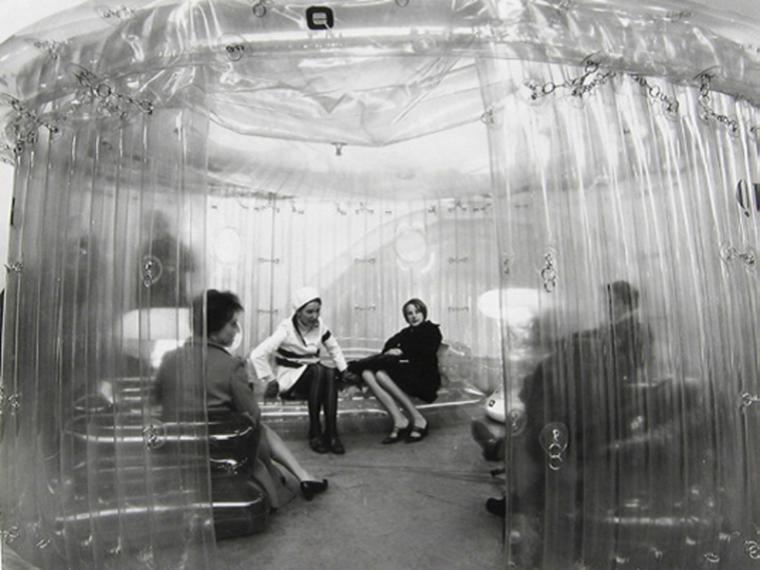 Structures gonflables, exposition du Musée d'art moderne de la ville de Paris, 1968