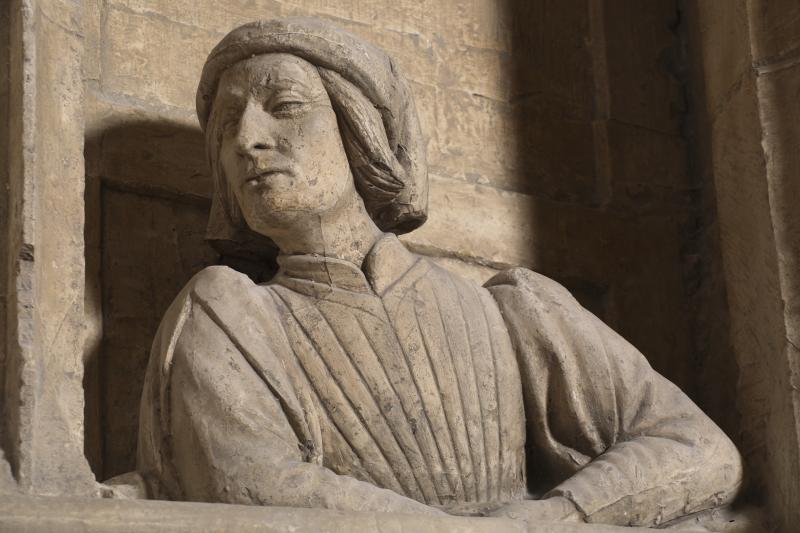 Bourges, hôtel Jacques Cœur, trompe-l’œil de la façade orientale, 1443-1451 : seigneur accoudé à une fenêtre. Moulage, Camille Garnier, 1897