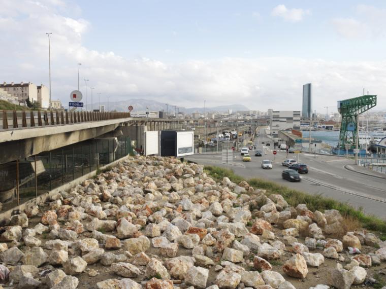 Avenue cap Pinède/ A55, Marseille, novembre 2014 © Geoffroy Mathieu & Jordi Ballesta