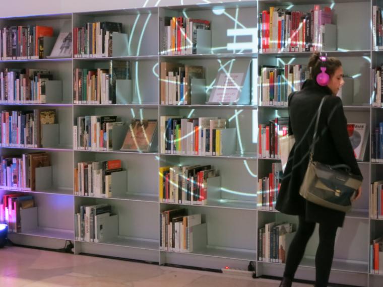 Silent disco dans la bibliothèque de la Cité