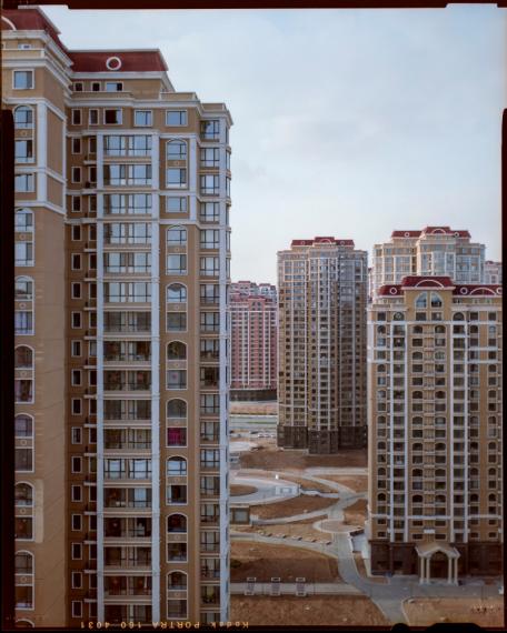 NEW WAY OF LIVING, Ordos, quartier d’Ejin Horo, Mongolie-Intérieure, Chine, 2018 © Sabine Delcour