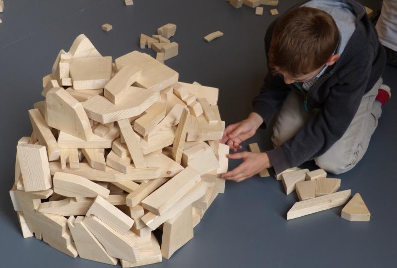 Atelier construction en jeu adapté aux enfants avec handicap mental