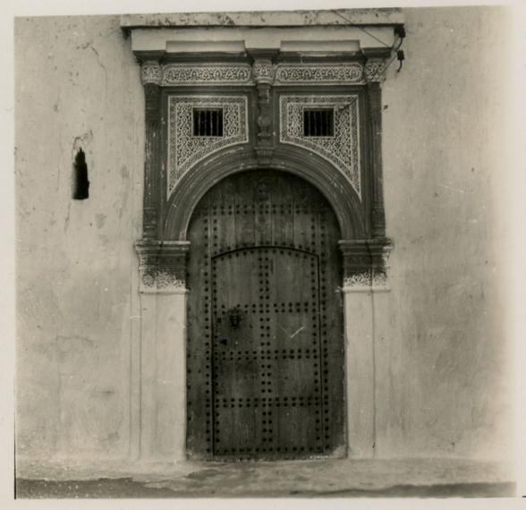 Porte non identifiée, Rabat (Maroc). Cliché anonyme (probablement Boris Maslow). Non daté