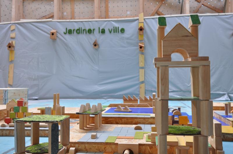 Exposition-atelier itinérante "Jardiner la ville" aux Cabanes urbaines à La Rochelle © Cité de l’architecture et du patrimoine