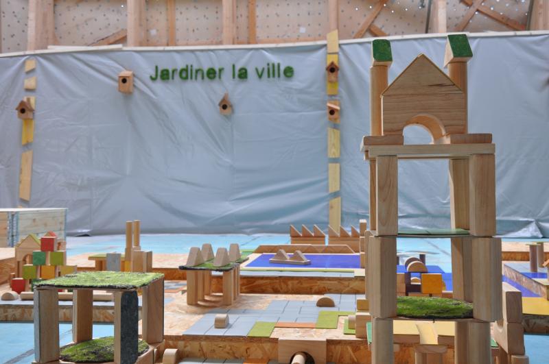 Exposition-atelier itinérante "Jardiner la ville" aux Cabanes urbaines à La Rochelle © Cité de l’architecture et du patrimoine