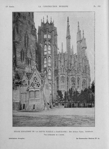 planche issue de la revue la construction moderne montrant une photographie en noir et blanc de l'abside de la Sagrada Familia, en cours de construction