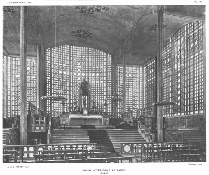 Planche du choeur de l'église notre dame du raincy en 1924. Photographie prise légèrement de biais dans l'église vide.