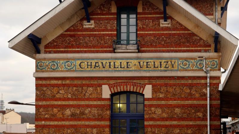 photo du pignon de la gare de Chaville Vélizy