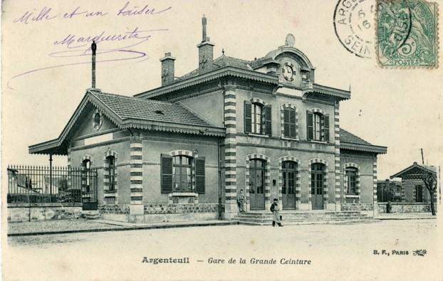 photo du début du 20ème siècle de la gare d'Argenteuil. Carte postale