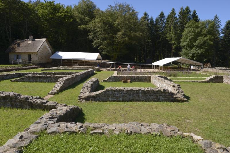 Maison dite PC1, la plus vaste du site de Bibracte, 3600 m². Ier s. av. notre ère. 
