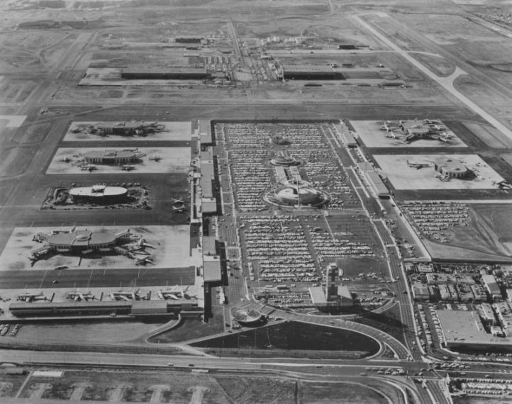 Aéroport international de Los Angeles, phase 1957-1961. Pereira & Luckman, Welton Becket & associés, Paul R. Williams, architectes. Photographie, s.d.
