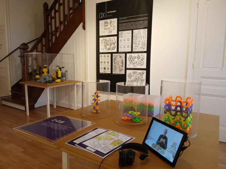 Exposition-atelier "Géométrie par le jeu" présentée au musée départemental du compagnonnage à Romanèche-Thorins © Cité de l'architecture et du patrimoine 