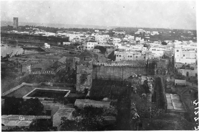 Panorama de la ville de Rabat (le port et la Tour Hassan avec au fond à droite la Résidence), 1916 ; cliché Pierre Machard.