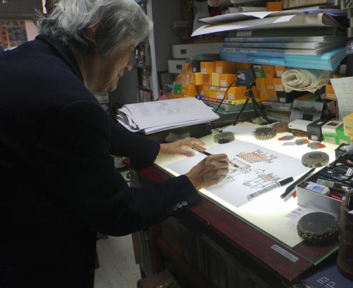 Li Chien-Lang en train de dessiner