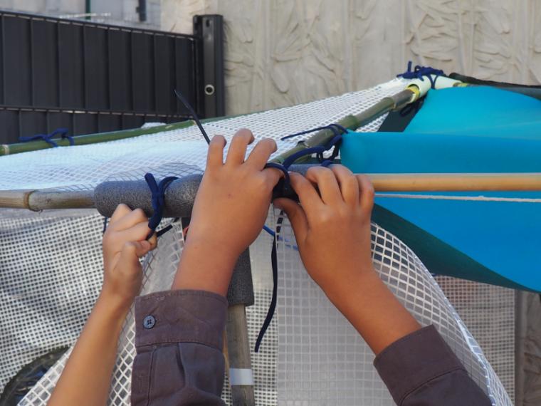 Detoihamoi, montage de la cabane