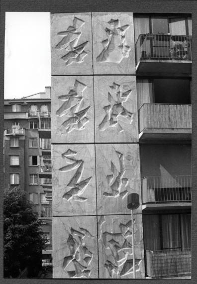 Bas-reliefs d’un pignon d’immeuble à la Croix de Chavaux, Montreuil (Serge Lana et Claude Le Goas architectes) ; Maxime Darnaud, peintre et sculpteur. S.d.