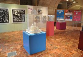 Exposition-atelier itinérante "Architectures de papier" au  château de Sainte-Suzanne © Cité de l’architecture & du patrimoine